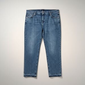 Gap Denim Girlfriend Crop Jean Mid Rise Zip Fly Raw Hem 26" L Women's Size 33
